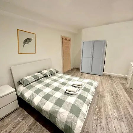 2 Minutes From Hyde Park, Private Room F